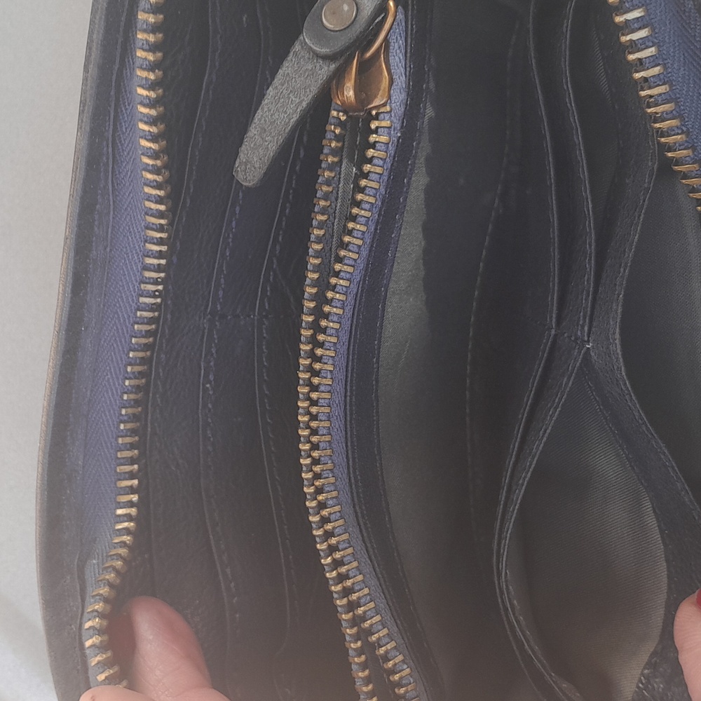 NwoT! Old Trend navy wallet with nail head -studs! F - Picture 4 of 6